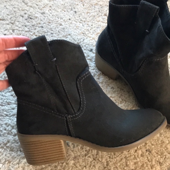 Ankle Booties Suede like texture - Picture 2 of 8